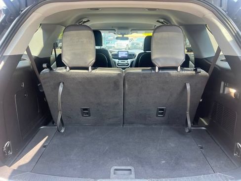 Used 2024 Ford Explorer XLT w/ Equipment Group 202A AWD/4WD image 15