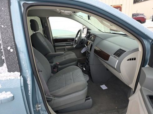 Used 2010 Chrysler Town & Country Touring w/ Heated Seat Group image 19