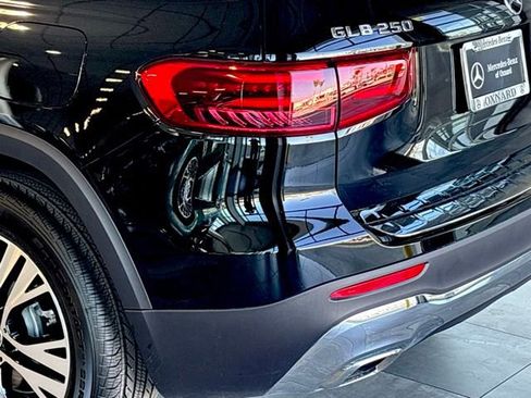 New 2026 Mercedes-Benz GLB 250 4MATIC image 6