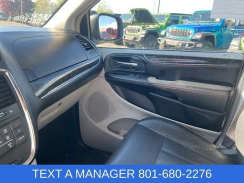Used 2015 Chrysler Town & Country Touring FWD image 22