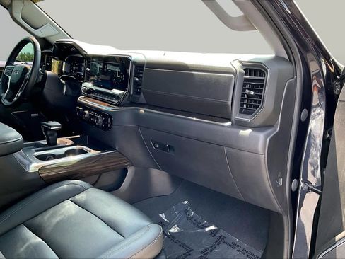 Used 2023 Chevrolet Silverado 1500 LT Trail Boss w/ LT Trail Boss Premium Package AWD/4WD image 16
