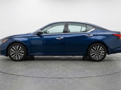 Used 2025 Nissan Altima 2.5 SV FWD image 4