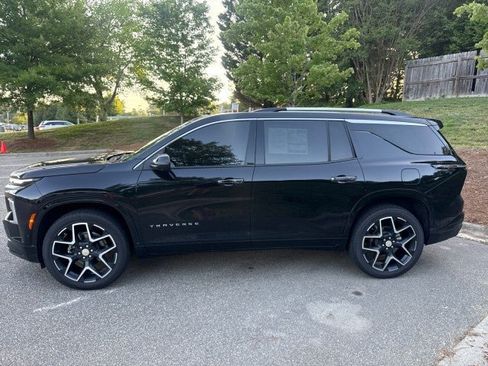 Used 2025 Chevrolet Traverse High Country FWD image 4