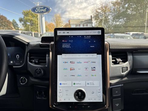 Used 2022 Ford F150 Lightning Lariat w/ Tow Technology Package image 31