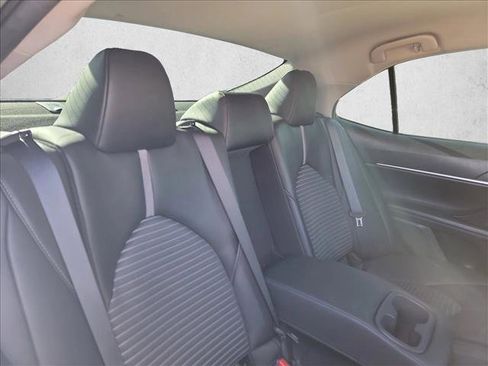 Used 2020 Toyota Camry SE image 17