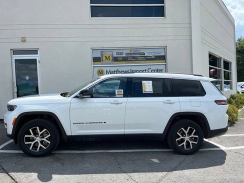 Used 2023 Jeep Grand Cherokee L Limited w/ Luxury Tech Group II AWD/4WD image 2
