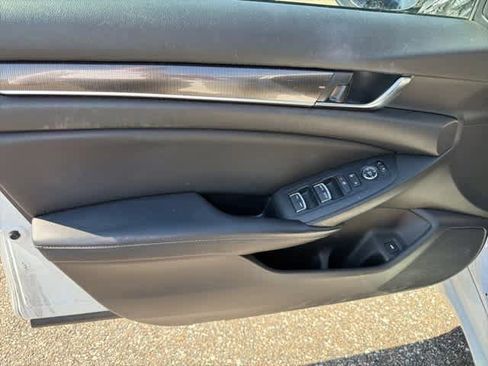 Used 2018 Honda Accord Sport image 8