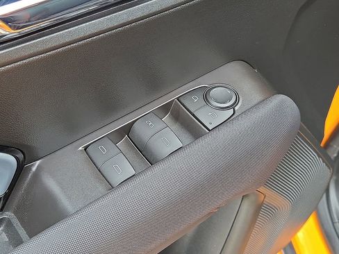 Used 2025 Chevrolet Colorado Z71 w/ Technology Package image 21