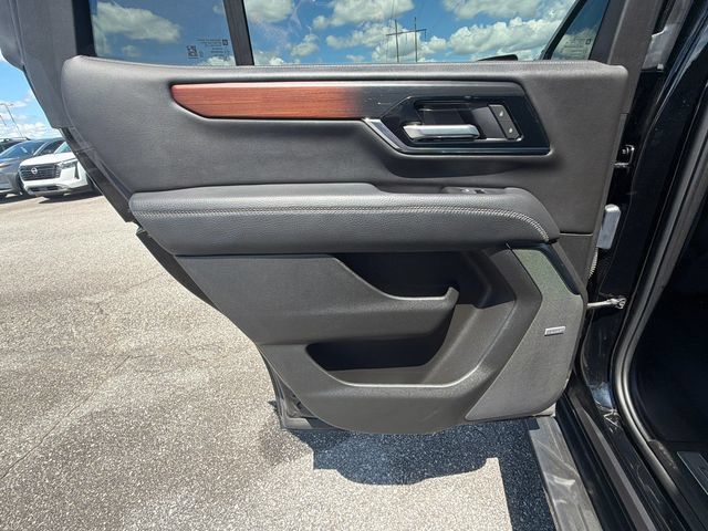 Used 2025 GMC Yukon Denali AWD/4WD image 22