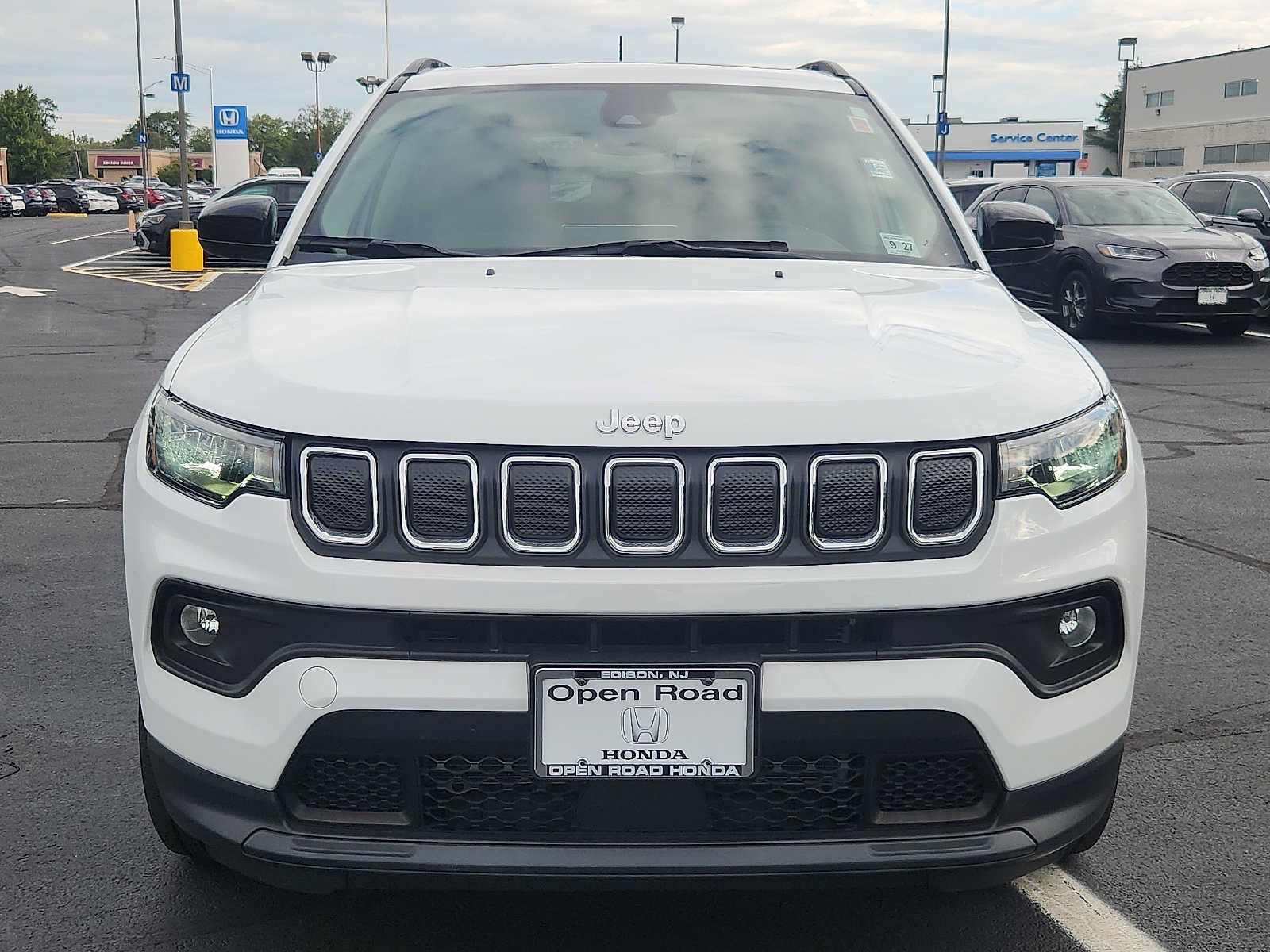 Used 2022 Jeep Compass Latitude w/ Sun and Sound Group AWD/4WD image 2