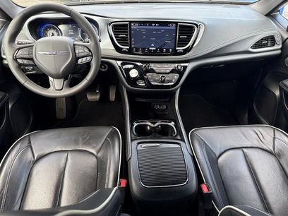 Used 2025 Chrysler Pacifica Limited