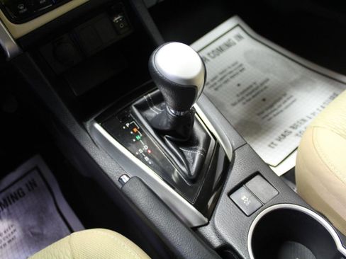 Used 2017 Toyota Corolla LE image 15