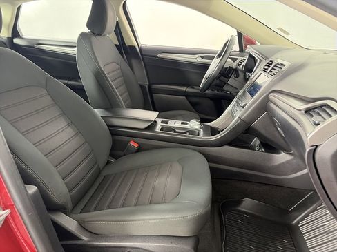 Certified 2020 Ford Fusion SE image 32