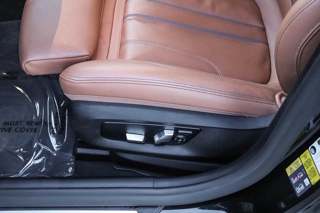 Used 2020 BMW 530e w/ M Sport Package RWD image 24