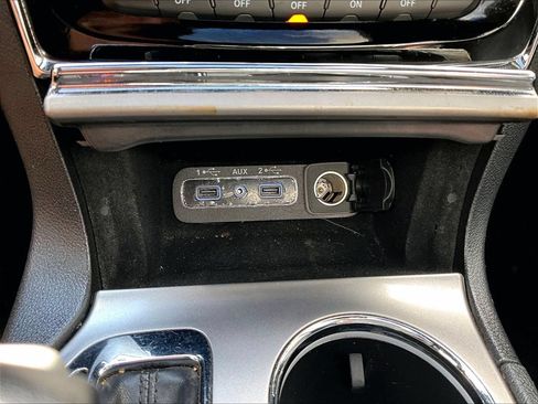 Used 2020 Jeep Grand Cherokee Limited AWD/4WD image 21