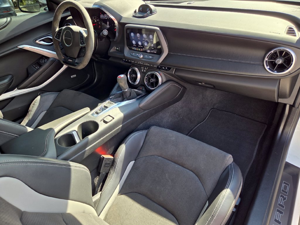 Used 2020 Chevrolet Camaro SS RWD image 16