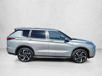 Used 2024 Mitsubishi Outlander SE video 4