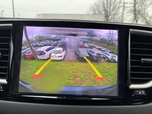 Used 2025 Chrysler Pacifica Select FWD image 25