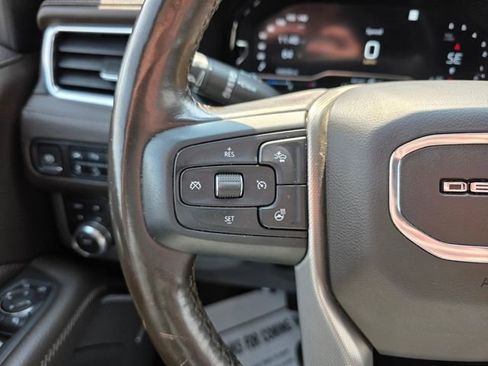 Used 2022 GMC Yukon XL Denali w/ Denali Premium Package image 11