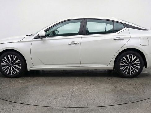 Used 2025 Nissan Altima 2.5 SV FWD image 4