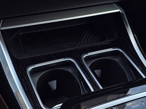 Used 2025 BMW 750e xDrive w/ Executive Package image 30