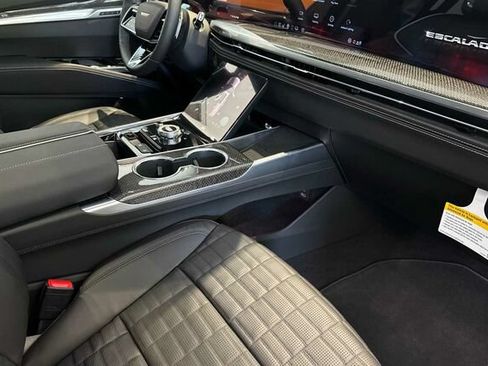 New 2026 Cadillac Escalade ESV V AWD/4WD image 17