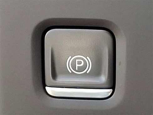 Used 2023 GMC Sierra 1500 AT4 w/ AT4 Premium Package image 23