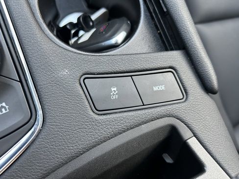 Used 2025 Cadillac XT6 Luxury image 32