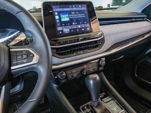 Used 2022 Jeep Compass Latitude image 12