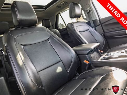 Used 2023 Ford Explorer Limited w/ Limited Technology Package image 7