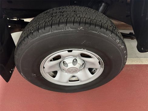 Used 2019 Toyota Tacoma SR w/ SR Convenience Package image 18