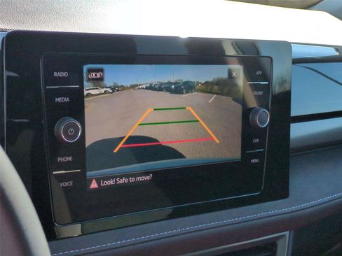 New 2026 Volkswagen Taos SE image 11