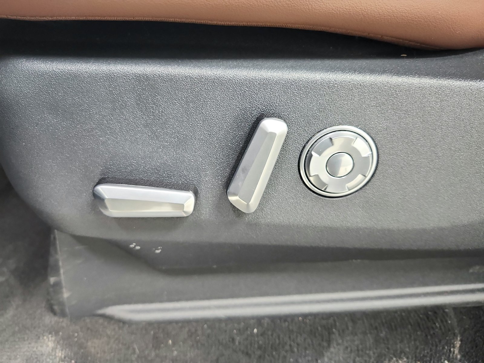 Used 2025 Lincoln Navigator Reserve AWD/4WD image 11