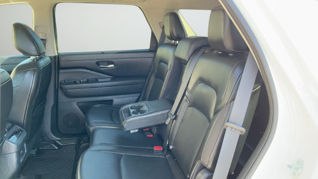 Used 2022 Nissan Pathfinder SL FWD image 21