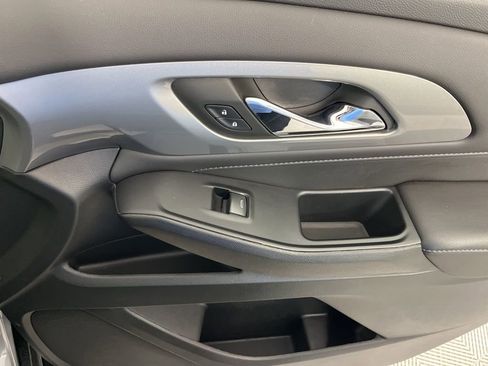 Used 2023 Chevrolet Traverse LT image 23