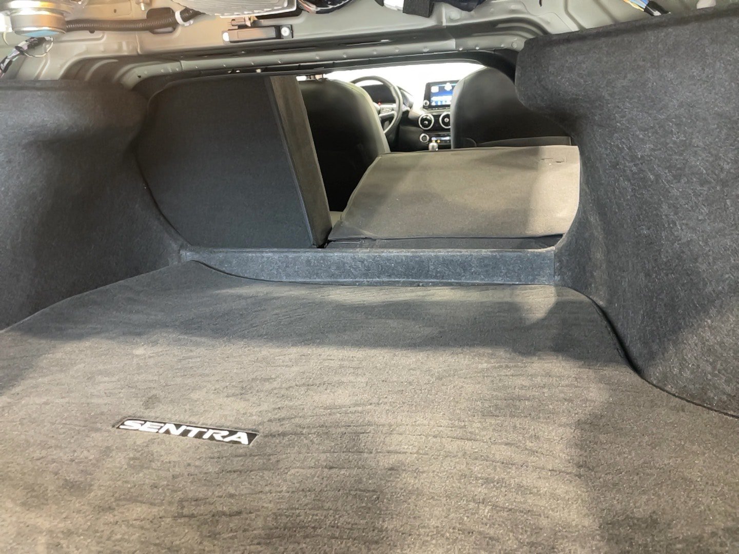Used 2025 Nissan Sentra SR w/ SR Premium Package FWD image 9