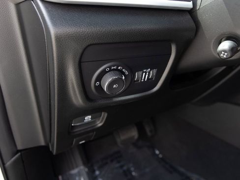 Used 2025 Jeep Grand Cherokee L Limited w/ Luxury Tech Group II AWD/4WD image 16