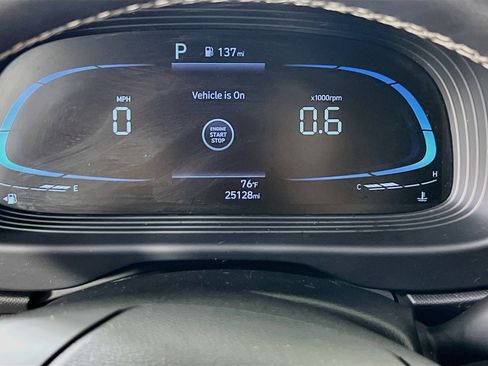 Used 2023 Hyundai Venue Limited FWD image 12
