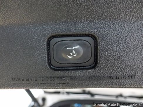 Used 2018 Ford Explorer XLT w/ Equipment Group 202A image 31