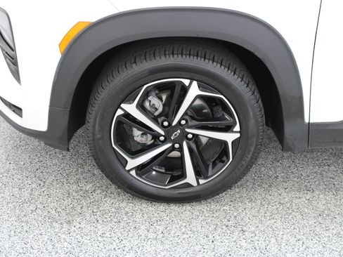 Used 2023 Chevrolet TrailBlazer RS w/ Convenience Package FWD image 11
