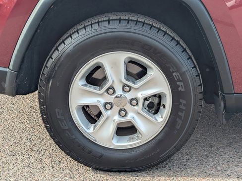 Used 2016 Jeep Grand Cherokee Laredo image 10