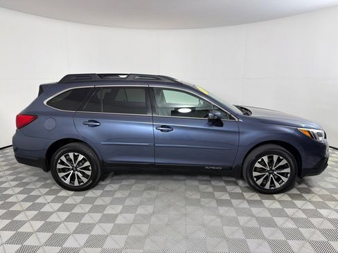 Used 2017 Subaru Outback 2.5i Limited image 4
