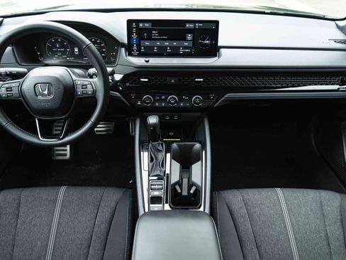 Used 2025 Honda Accord Sport image 26