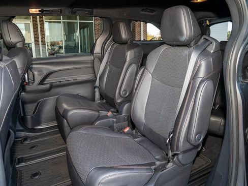 Certified 2025 Toyota Sienna Limited image 17