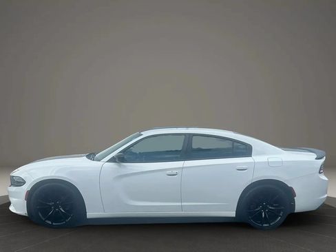 Used 2016 Dodge Charger SE w/ Blacktop Package RWD image 2