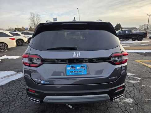 Used 2024 Honda Pilot Touring image 7