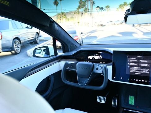 Used 2023 Tesla Model X AWD/4WD image 23