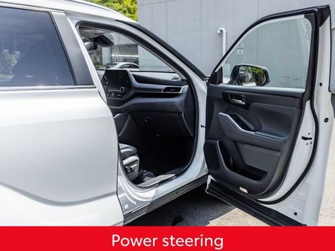 Certified 2025 Toyota Highlander XLE AWD/4WD image 18