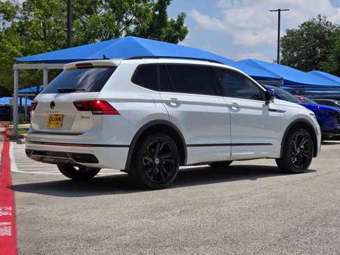 Used 2024 Volkswagen Tiguan SE R-Line FWD image 3