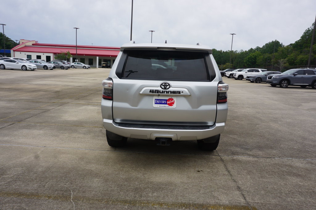 Used 2018 Toyota 4Runner SR5 AWD/4WD image 19